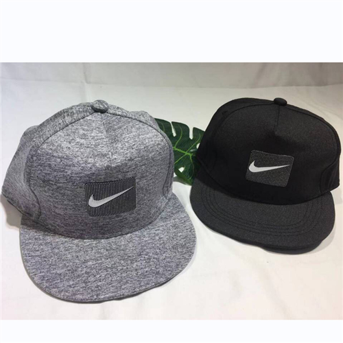 Bán Mũ lưỡi trai in biểu tượng Nike, Fendi (3-6T)