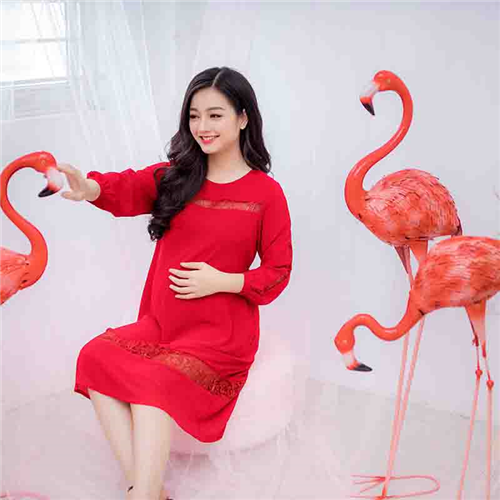 Bán Đầm bầu vải tằm tay dài phối ren đỏ Emum