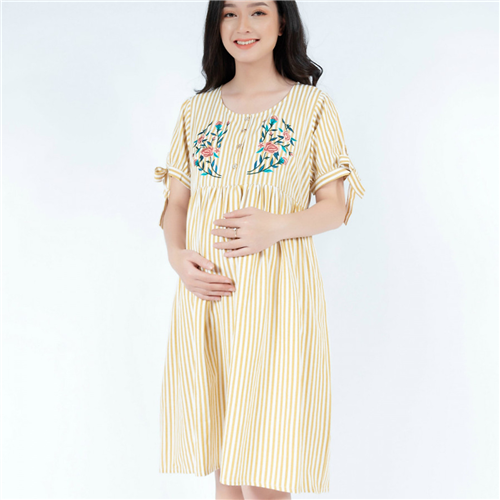 Bán Đầm bầu xếp li thêu bông kẻ sọc Emum (vàng)