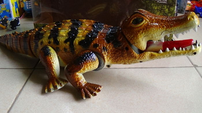 Hộp đồ chơi cá sấu Crocodile (dùng Pin)