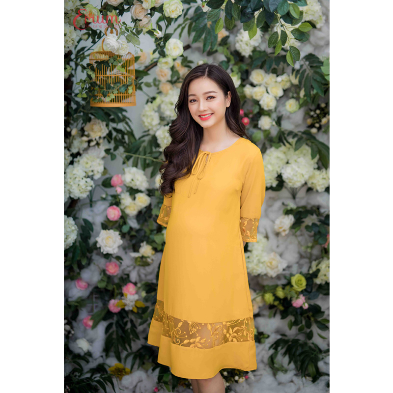 Đầm bầu cổ tròn phối ren tay vàng Emum