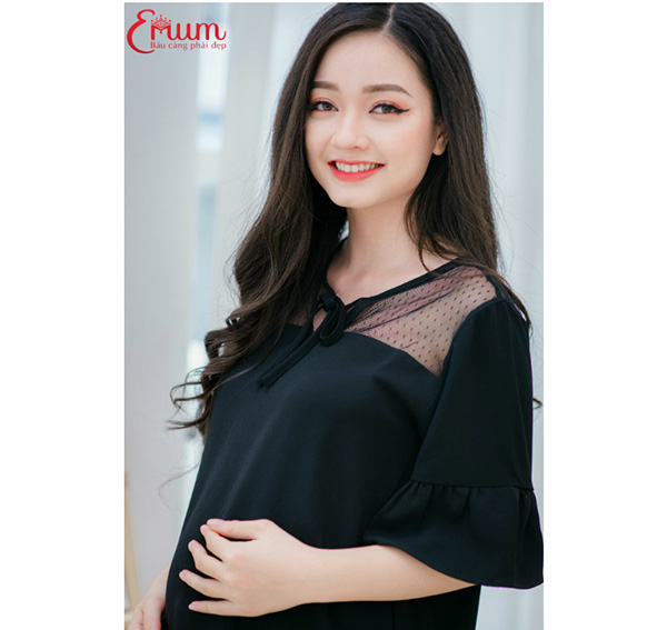Đầm bầu suông phối ren tay bèo cổ nơ hồng Emum
