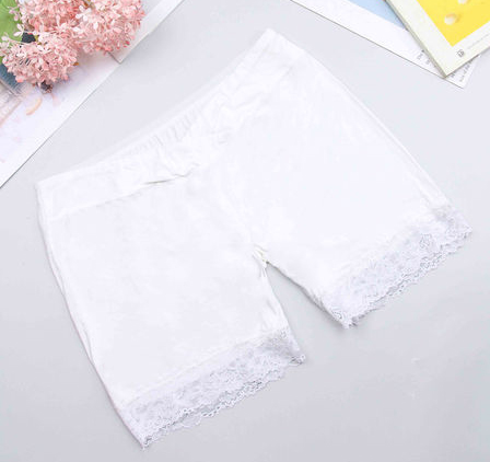 Quần lót đùi ren cạp chéo Emum (trắng)