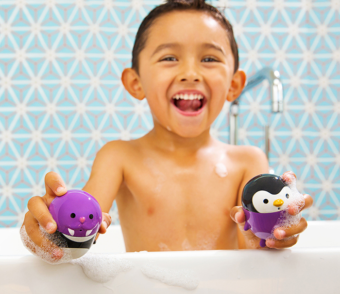 Bộ 2 đồ chơi phun nước (chim cánh cụt - sư tử biển) Munchkin MK17280