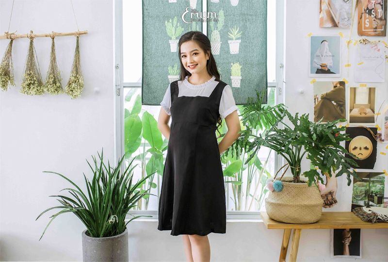 Đầm bầu cổ và tay nhúng bèo trắng đen Emum