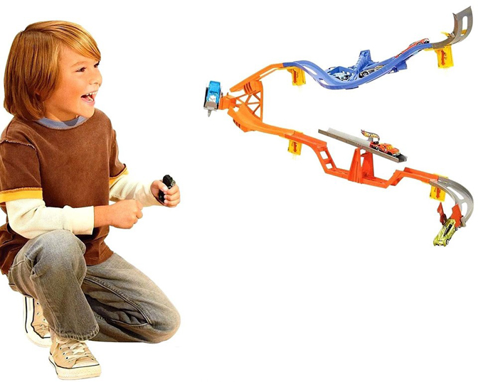 HotWheels W2104 - Đường đua treo tường khởi đầu thử thách