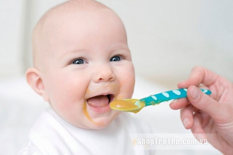 Bé ăn ngon miệng với dinh dưỡng đóng lọ Hipp 