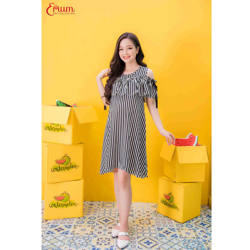 Đầm bầu xẻ vai xếp ly ngực Emum