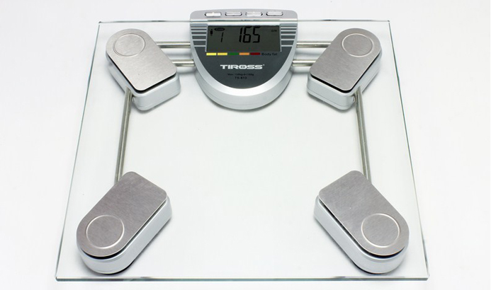 can-suc-khoe-dien-tu-Tiross-TS813