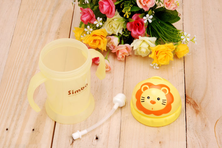 Ly tập uống nắp trượt Simba S9938
