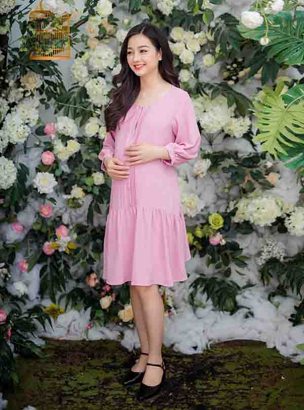 Đầm bầu vải đũi cổ tròn tay dài xếp ly hồng Emum