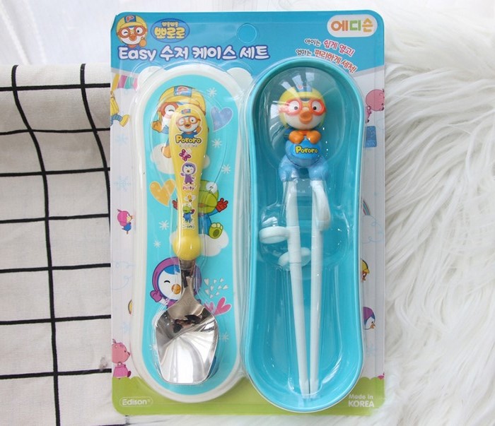 Bo thia va dua tap an cho be Edison hinh Pororo, co hop