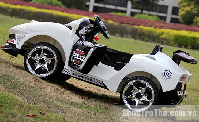 o-to-dien-tre-em-lamborghini