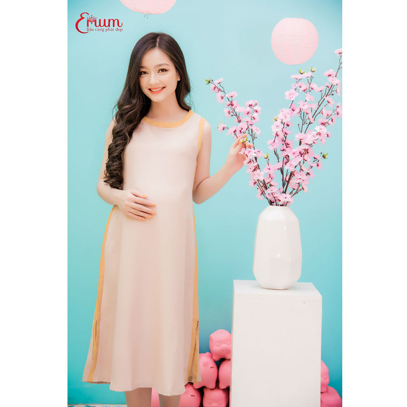 Đầm bầu suông sát nách phối viền xẻ tà kem Emum