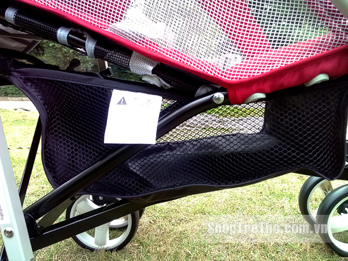 Xe đẩy Seebaby S02-1 nhỏ gọn khi đi du lịch