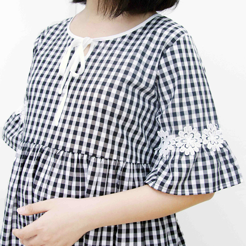 Đầm bầu cổ nơ sọc caro đen Emum