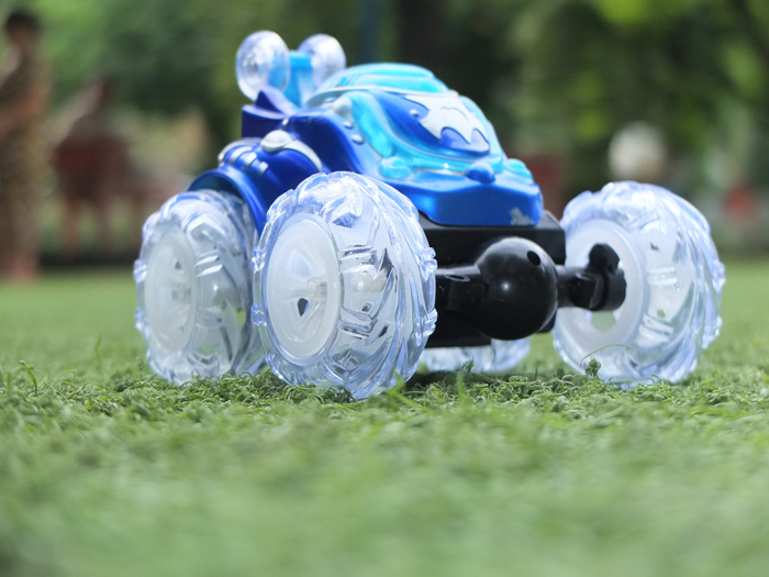 Đồ chơi xe nhào lộn điều khiển Stunt