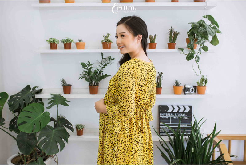 Đầm bầu von cổ tim phối ren cổ vàng Emum