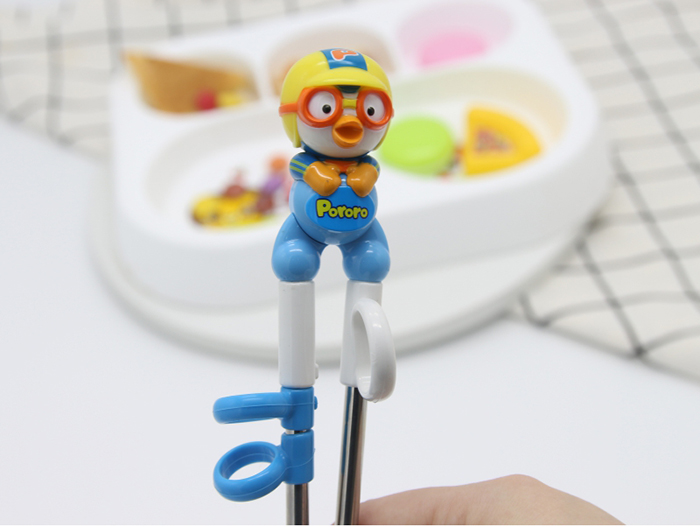 Dua inox tap an Edison hinh Pororo (nhieu mau)