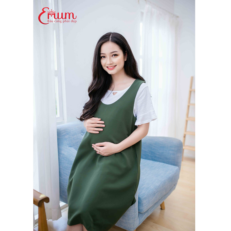 Đầm bầu yếm suông sát nách phối áo lót trắng Emum